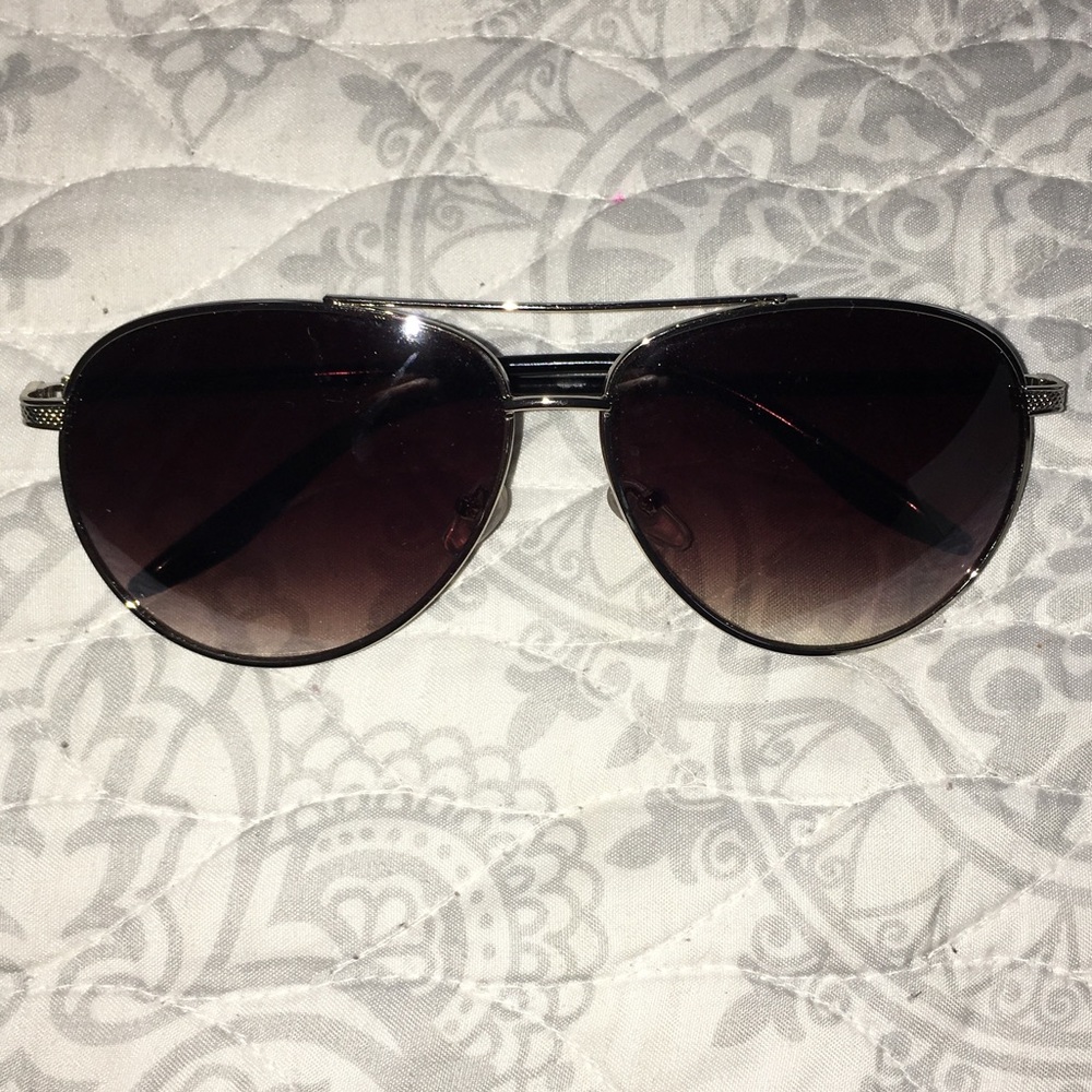 Large frame aviator sunglasses